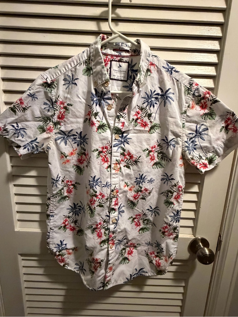 Men's White Tropical Print Short-Sleeve Button-Up Shirt Small